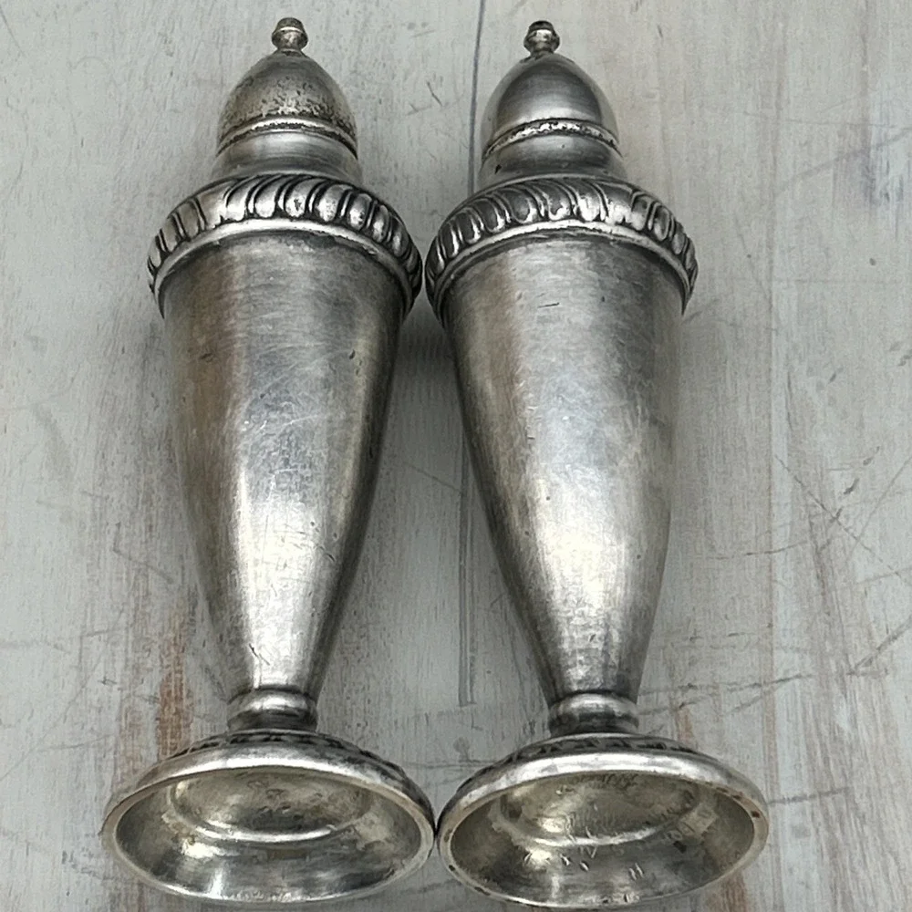 Vintage W.B. Mfg. Co. #3124 Salt & Pepper Set